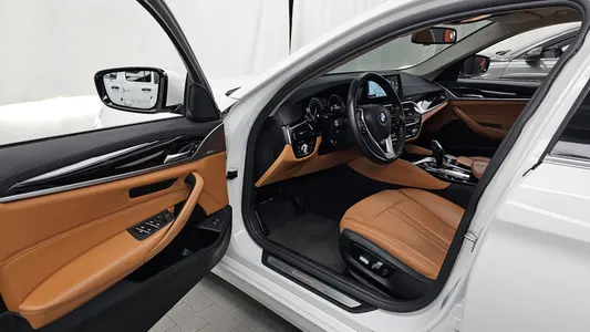 BMW 5 Series (G30) 520i 2018 10