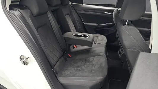 Volkswagen 8 2.0 TDI 2022 12