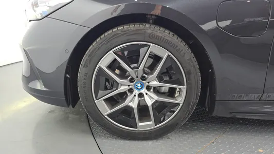 BMW 5 Series (G60) 530e 2024 5