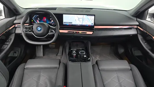 BMW 5 Series (G60) 530e 2024 7