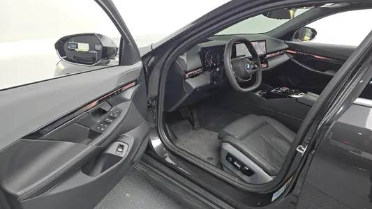 BMW 5 Series (G60) 530e 2024 10