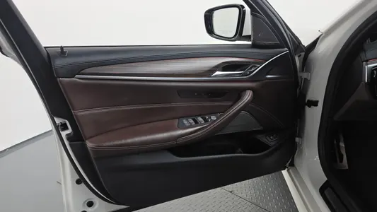 BMW 5 Series (G30) 530i xDrive M 2020 24