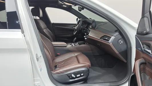 BMW 5 Series (G30) 530i xDrive M 2020 26