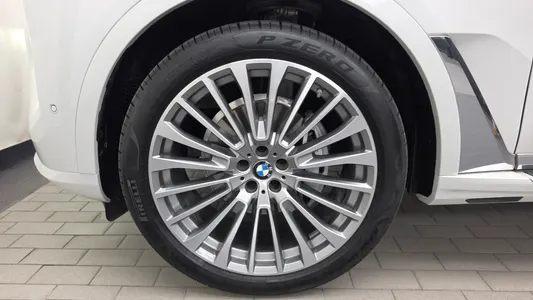 BMW X7 (G07) xDrive 40i 7 2025 5