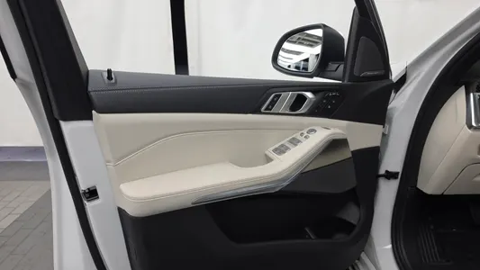 BMW X7 (G07) xDrive 40i 7 2025 24