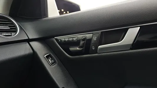 Mercedes-Benz C-Class W204 C200 CGI 2012 18