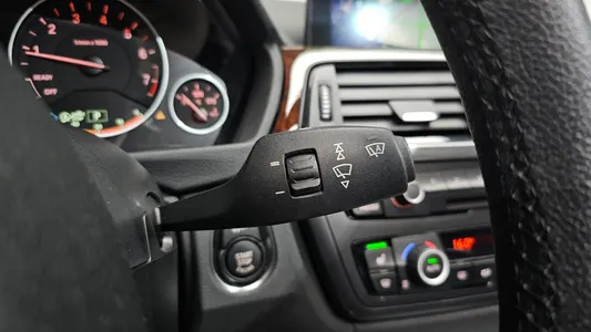 BMW 3 Series (F30) 320i 2014 18