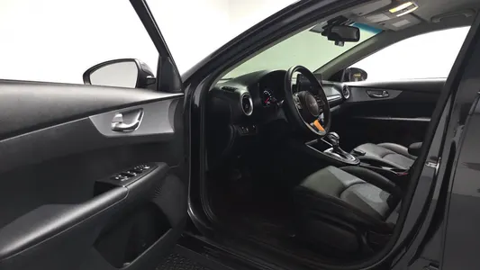 Kia K3 2 1.6 2021 10