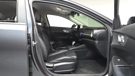 Kia K3 2 1.6 2021 26