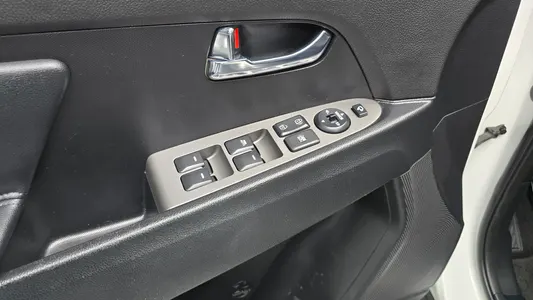 Kia R 2WD 2013 30