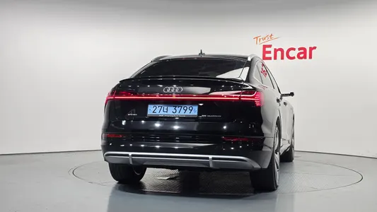 Audi e- 55 2022 4