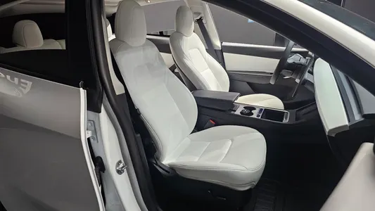 Tesla Y AWD 2022 12