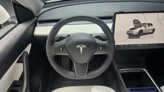 Tesla Y AWD 2022 13