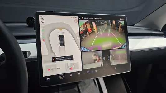 Tesla Y AWD 2022 15