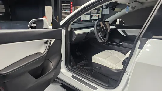 Tesla Y AWD 2022 10