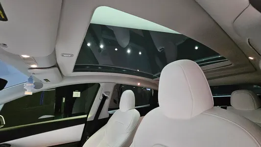 Tesla Y AWD 2022 19