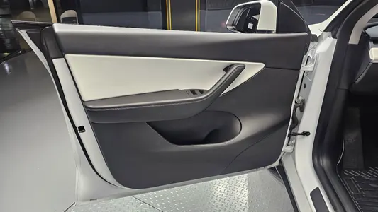 Tesla Y AWD 2022 25
