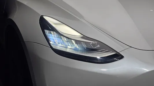Tesla Y AWD 2022 23