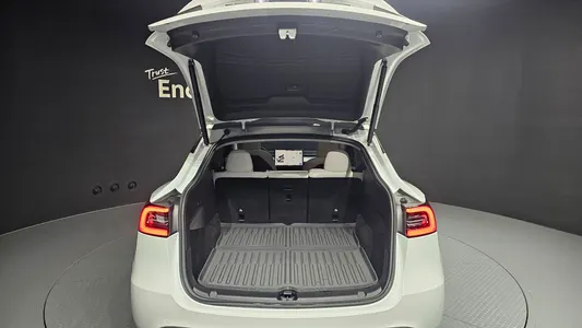 Tesla Y AWD 2022 43