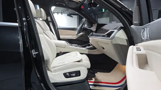 BMW X7 (G07) xDrive 40i M 7 2025 26
