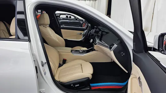 BMW 3 Series (G20) 330e M 2023 11
