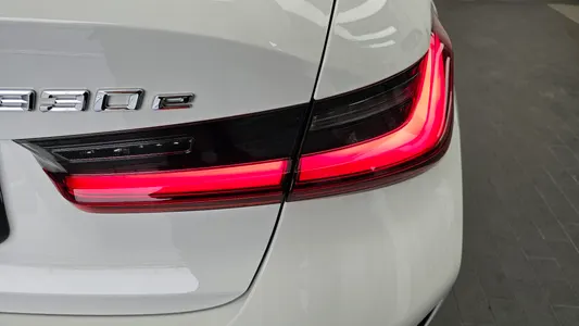 BMW 3 Series (G20) 330e M 2023 23