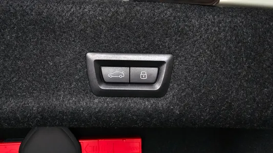 BMW 3 Series (G20) 330e M 2023 31
