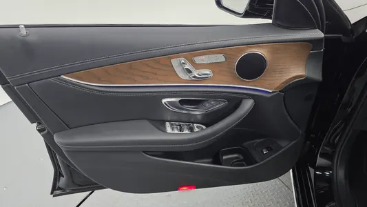 Mercedes-Benz E-Class W213 E220d 4MATIC 2019 24