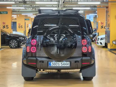 Land Rover (L663) 110 D300 X- HSE 2026 5