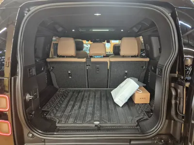 Land Rover (L663) 110 D300 X- HSE 2026 17