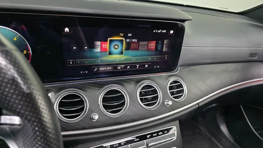 Mercedes-Benz E-Class W213 E220d 4MATIC AMG Line 2022 14
