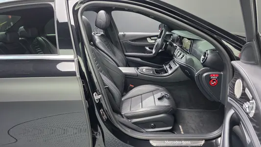 Mercedes-Benz E-Class W213 E220d 4MATIC AMG Line 2022 26