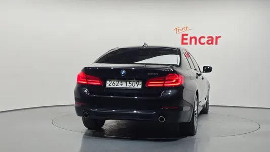 BMW 5 Series (G30) 520i 2019 4
