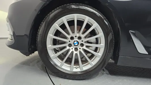 BMW 5 Series (G30) 520i 2019 5