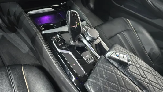 BMW 5 Series (G30) 520i 2019 9