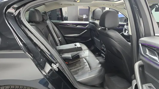 BMW 5 Series (G30) 520i 2019 11