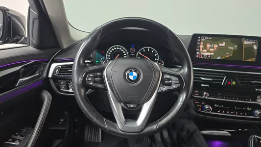 BMW 5 Series (G30) 520i 2019 12