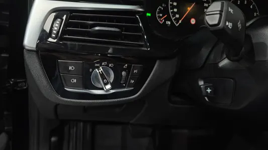 BMW 5 Series (G30) 520i 2019 16