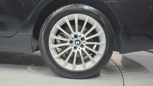 BMW 5 Series (G30) 520i 2019 21