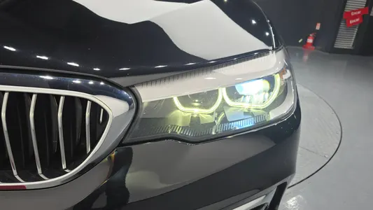 BMW 5 Series (G30) 520i 2019 22