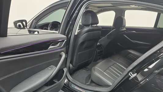 BMW 5 Series (G30) 520i 2019 27