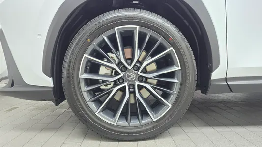 Lexus NX350h 2 2026 5