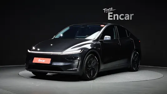 Tesla Y AWD 2025