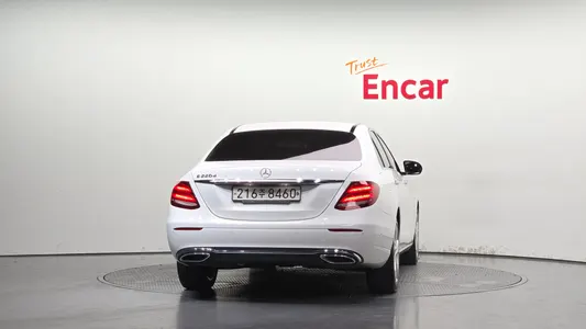 Mercedes-Benz E-Class W213 E220d 2018 4