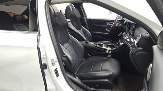 Mercedes-Benz E-Class W213 E220d 2018 12