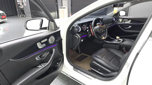 Mercedes-Benz E-Class W213 E220d 2018 10