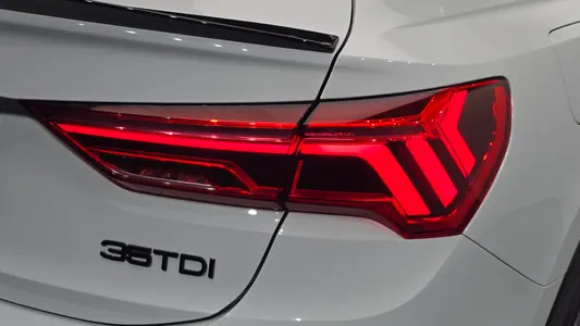 Audi Q3 (F3) 35 TDI 2020 23