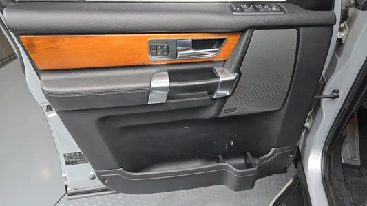 Land Rover 4 3.0 SDV6 SE 2011 24