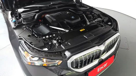 BMW 5 Series (G60) 530e M 2025 5