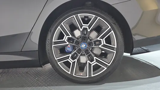 BMW 5 Series (G60) 530e M 2025 21